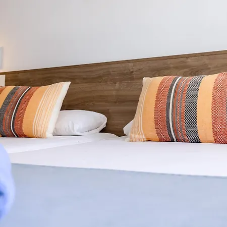 Surfing Colors Hotel&apartments * קורלחו